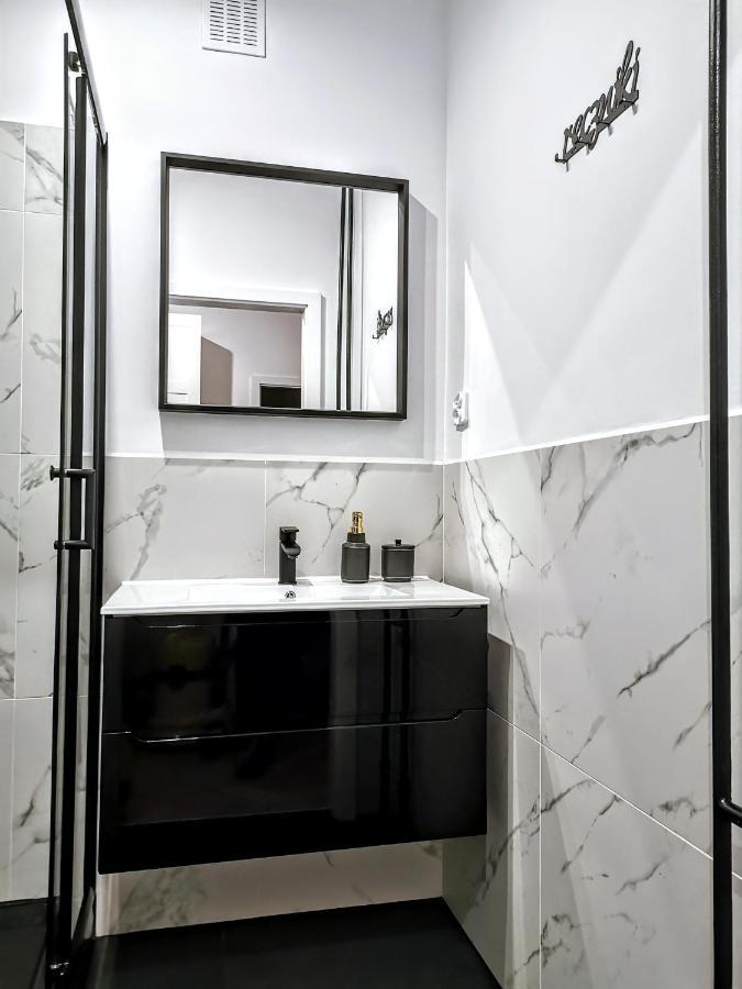 Przytulny Apartament Przy Sokolskiej - 550 Metrow Od Spodka คาโตวีตเซ ภายนอก รูปภาพ